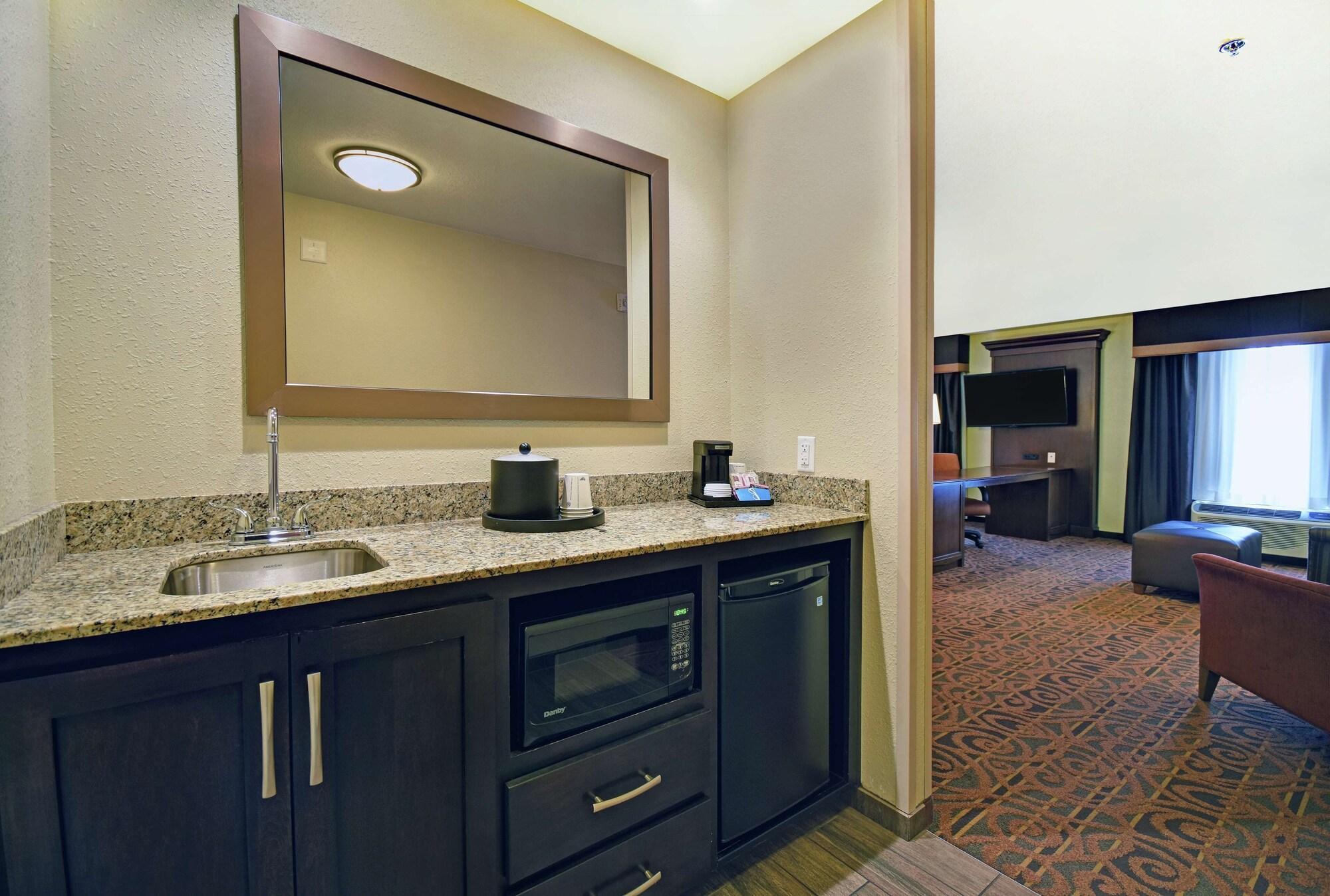Hampton Inn & Suites Milwaukee/Franklin Exterior foto